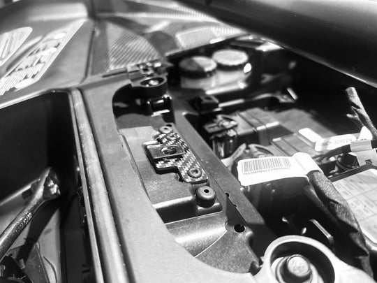 CAN AM MAVERICK R CARBON FIBER 3 PC UPPER CENTER DASH TRIM KIT